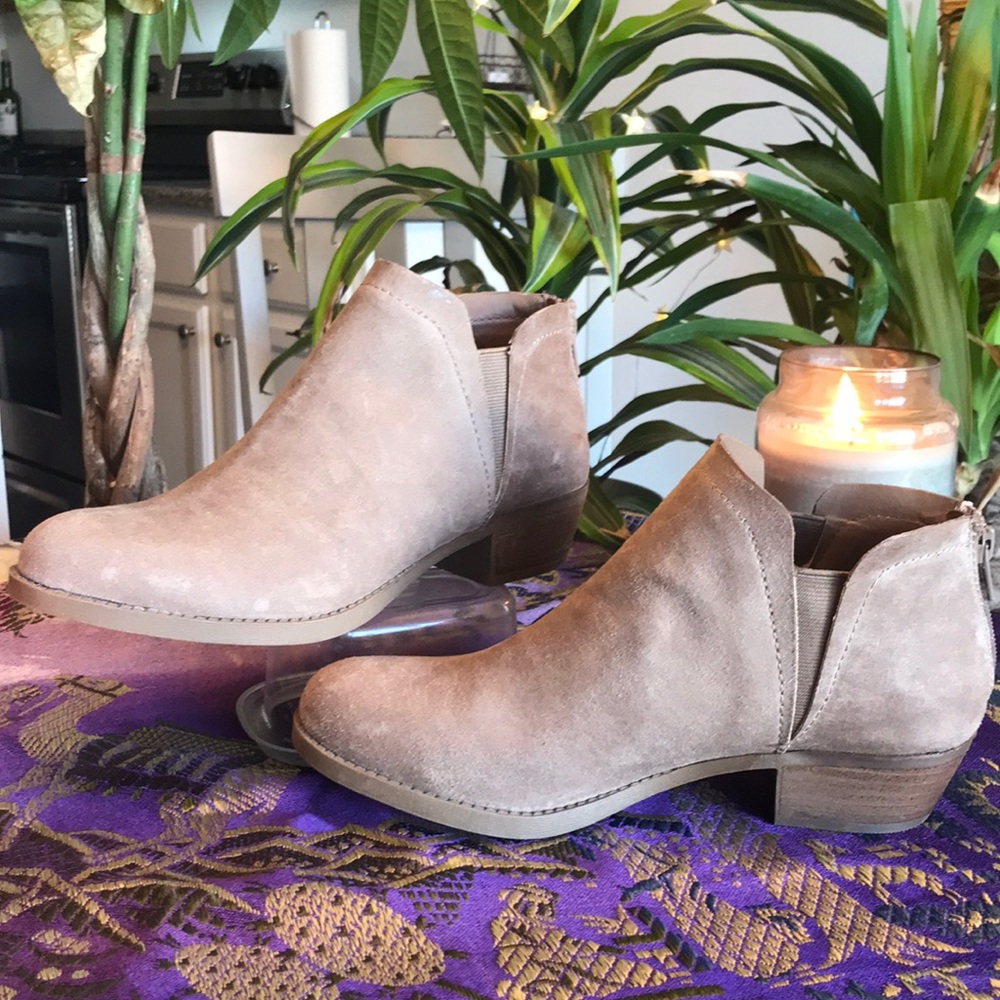 NWOB Carlos By Carlos Santana ankle boots